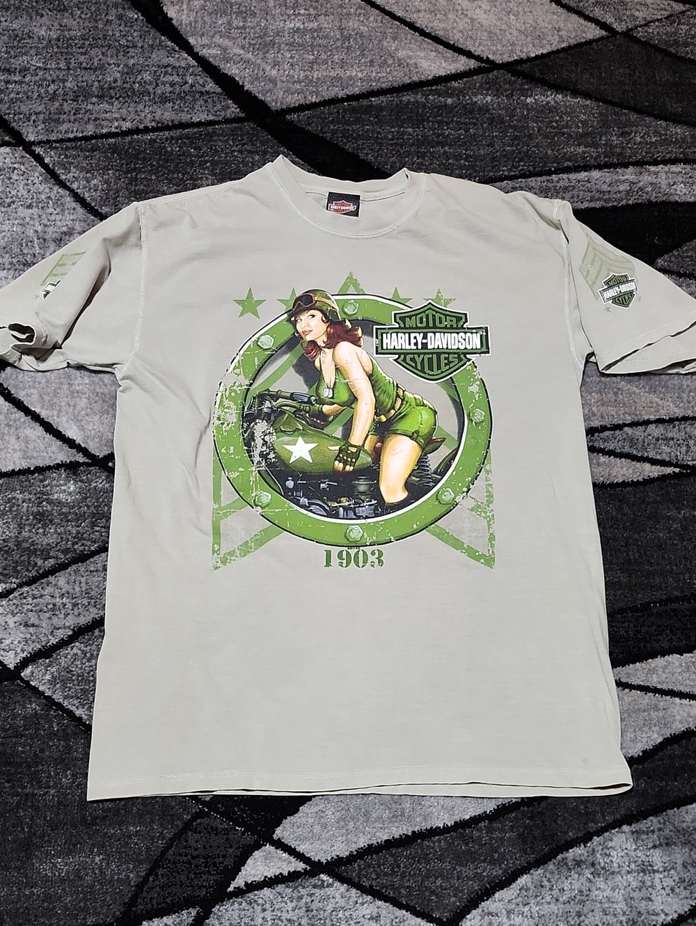 HARLEY DAVIDSON 2011 MILITARY-STYLE PIN-UP GIRL GRAPHIC COTTON CREWNECK TEE-SHIR